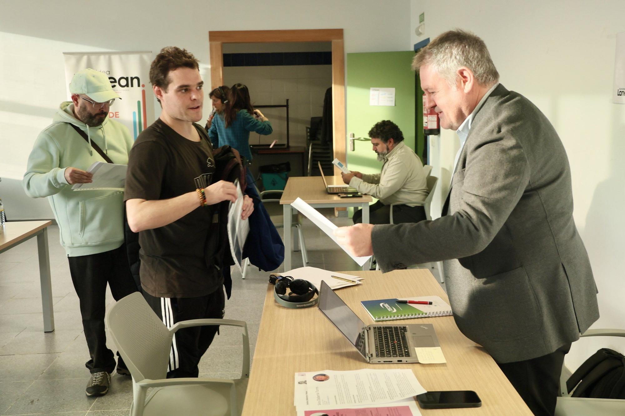 En imágenes: I Feria de Empleo de Aiaraldea