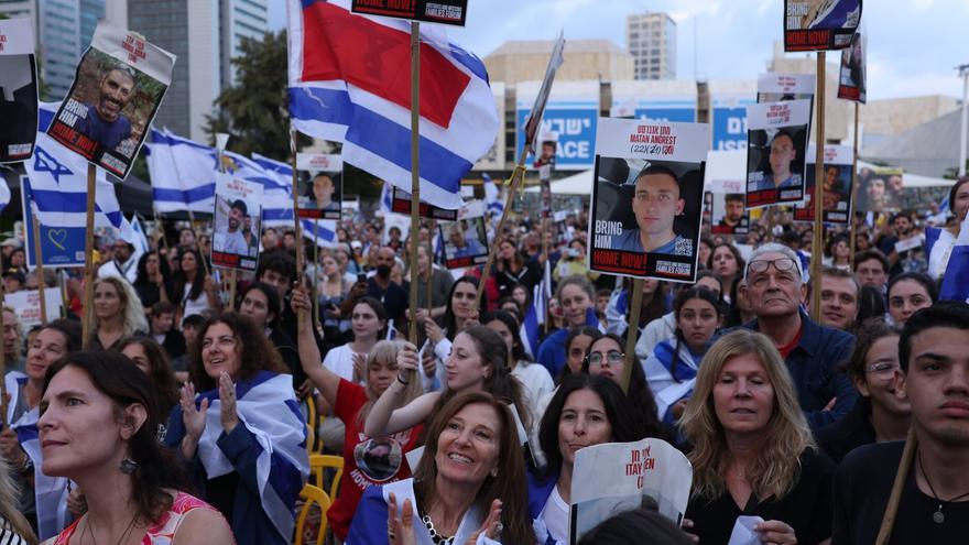 Hamás entrega a la Cruz Roja a siete rehenes israelíes en la primera ronda de liberaciones