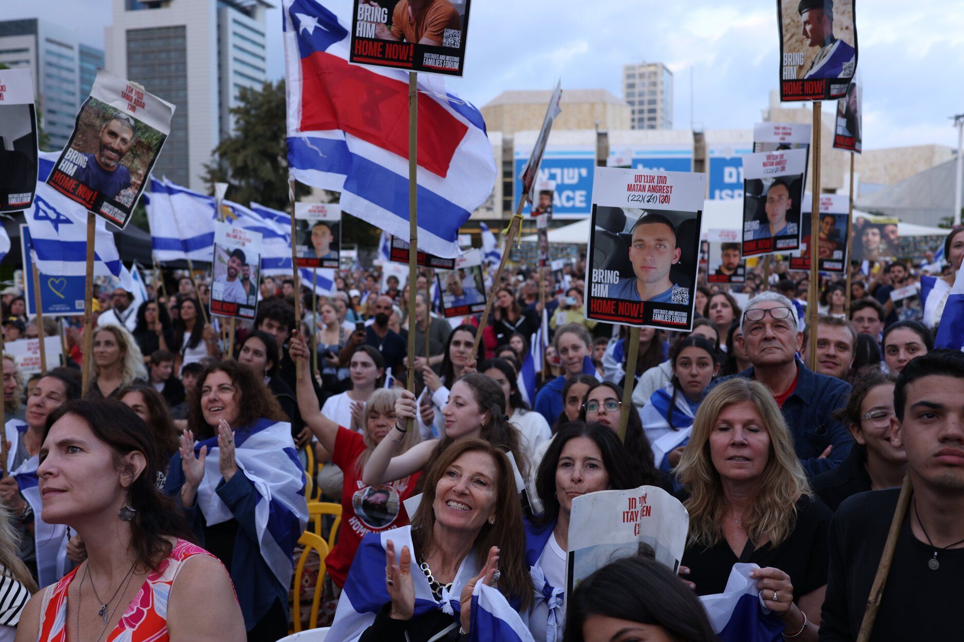 Tel Aviv se despierta expectante ante la liberación de los rehenes en Gaza