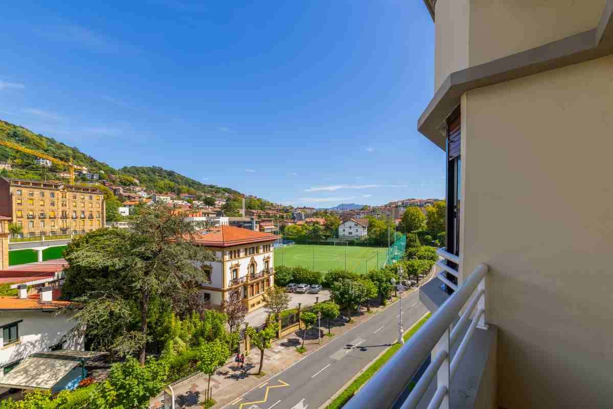 Amplio piso en venta a un paso de la playa de la Zurriol
