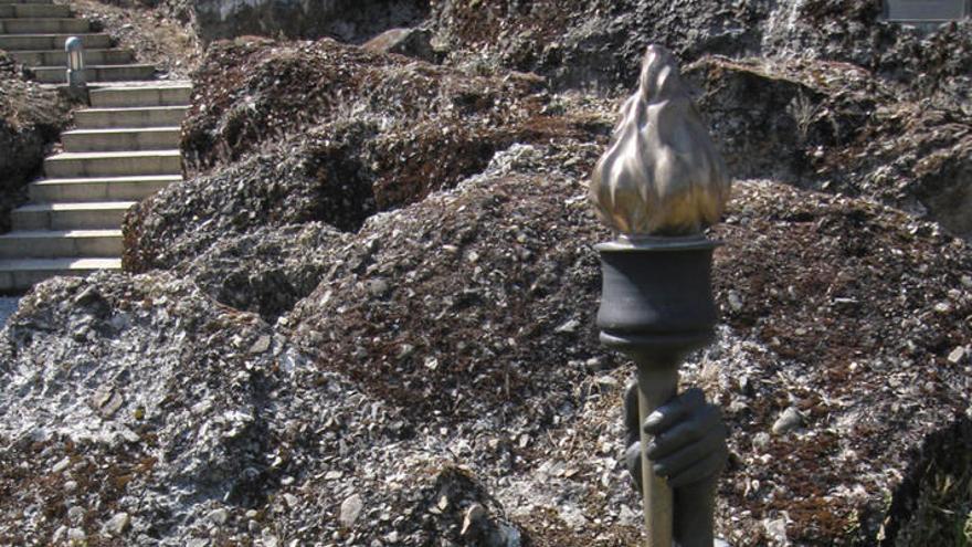 Monumento que recuerda a los 350 soldados sepultados en Loncin.