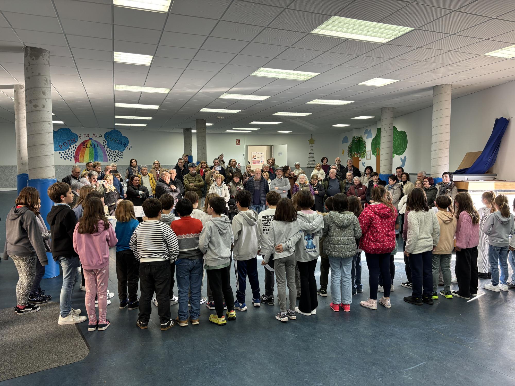 Así fue el Aiton-Amonen Eguna de Ama Guadalupekoa Ikastetxea de Hondarribia