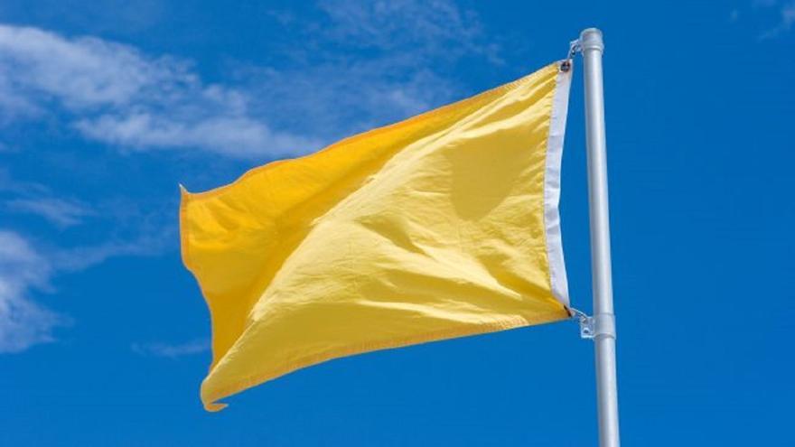 La bandera amarilla ondea en la playas de La Zurriola, Orio, Zarautz y Gaztetape