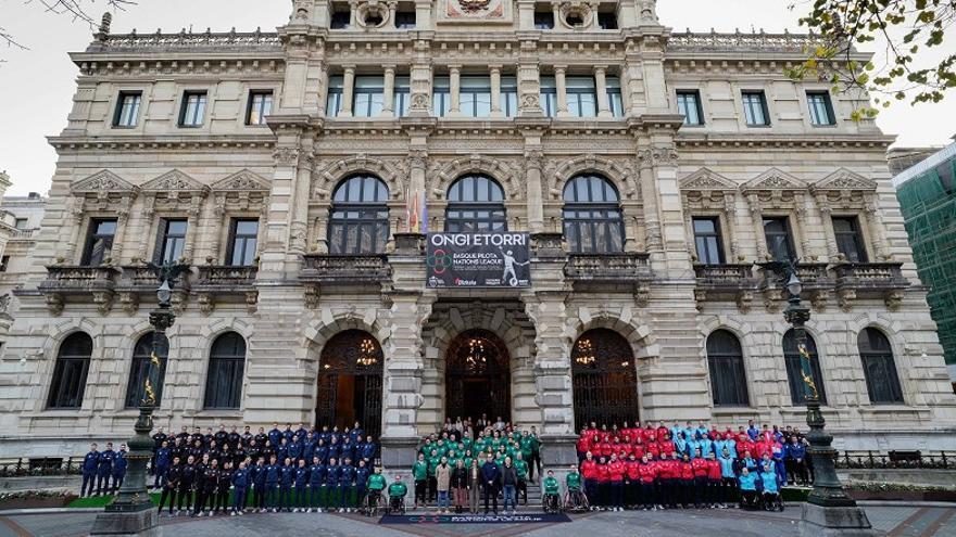 Aldundiak harrera egin die Euskal Pilotaren Nazioen Ligako antolakuntzari eta partaideei