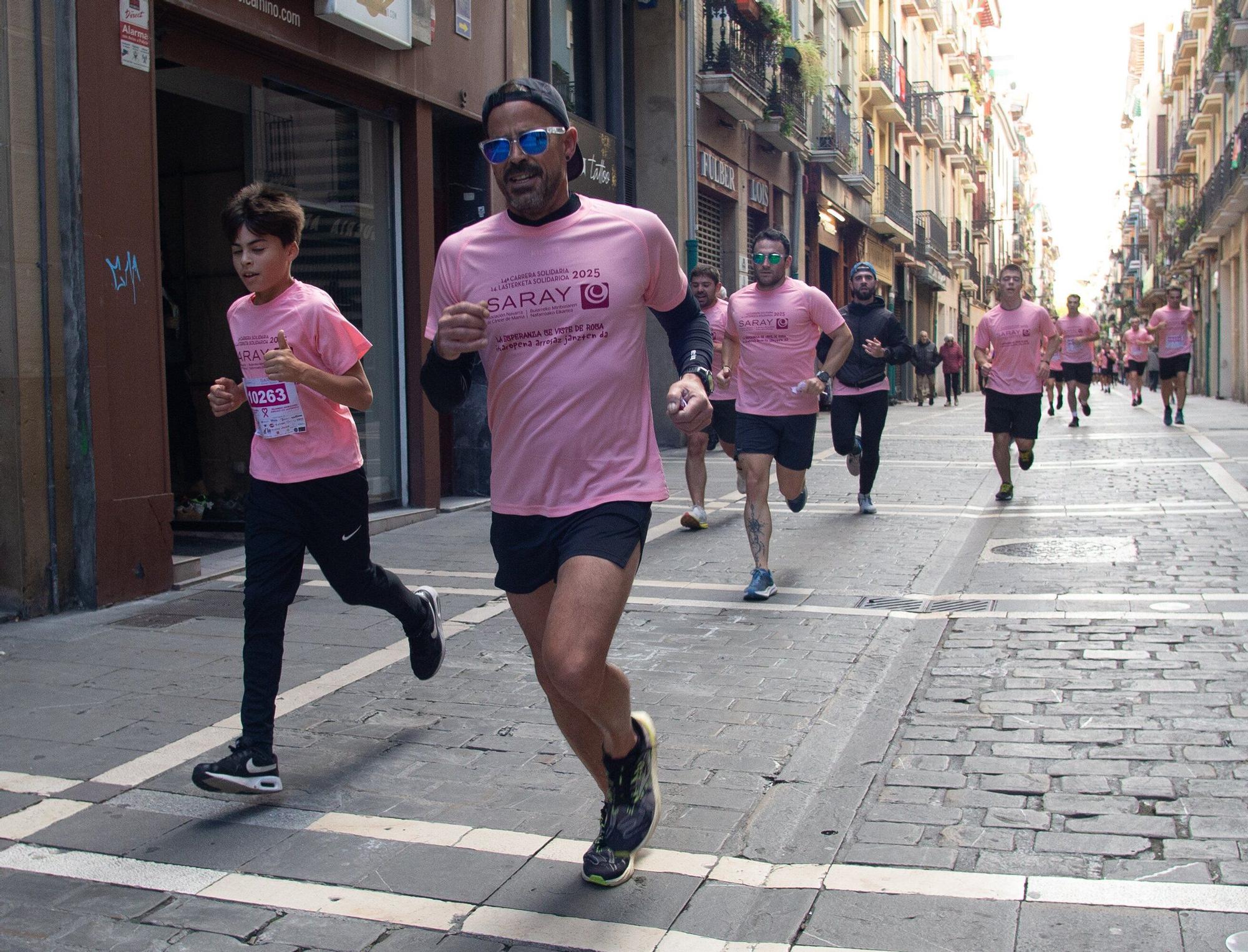 Fotos de la Carrera contra el Cáncer de Mama de Saray en Pamplona 2025