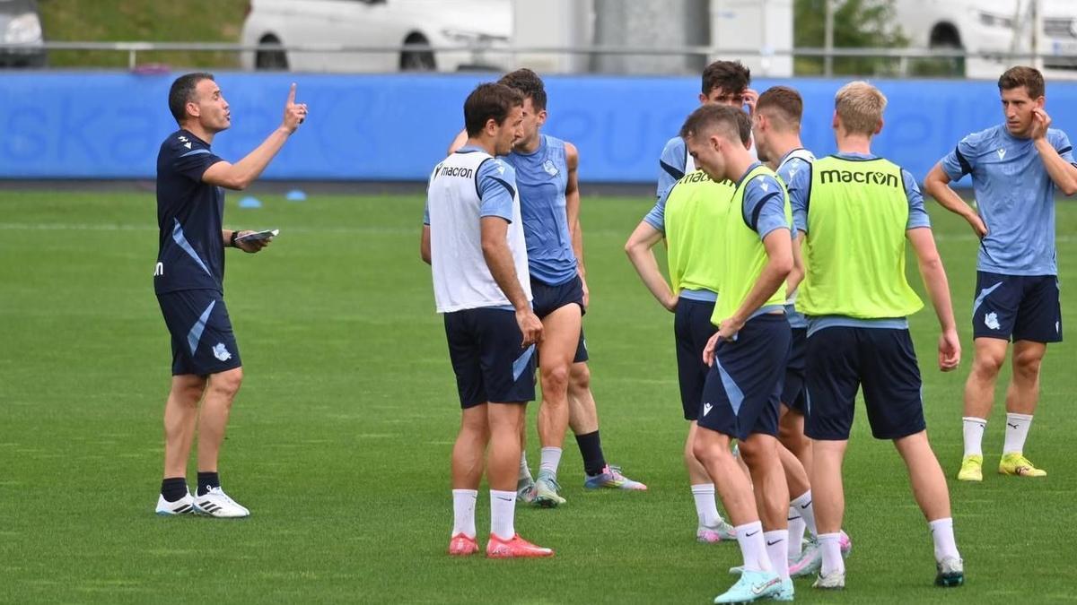 Los jugadores de la Real, durante un entrenamiento.