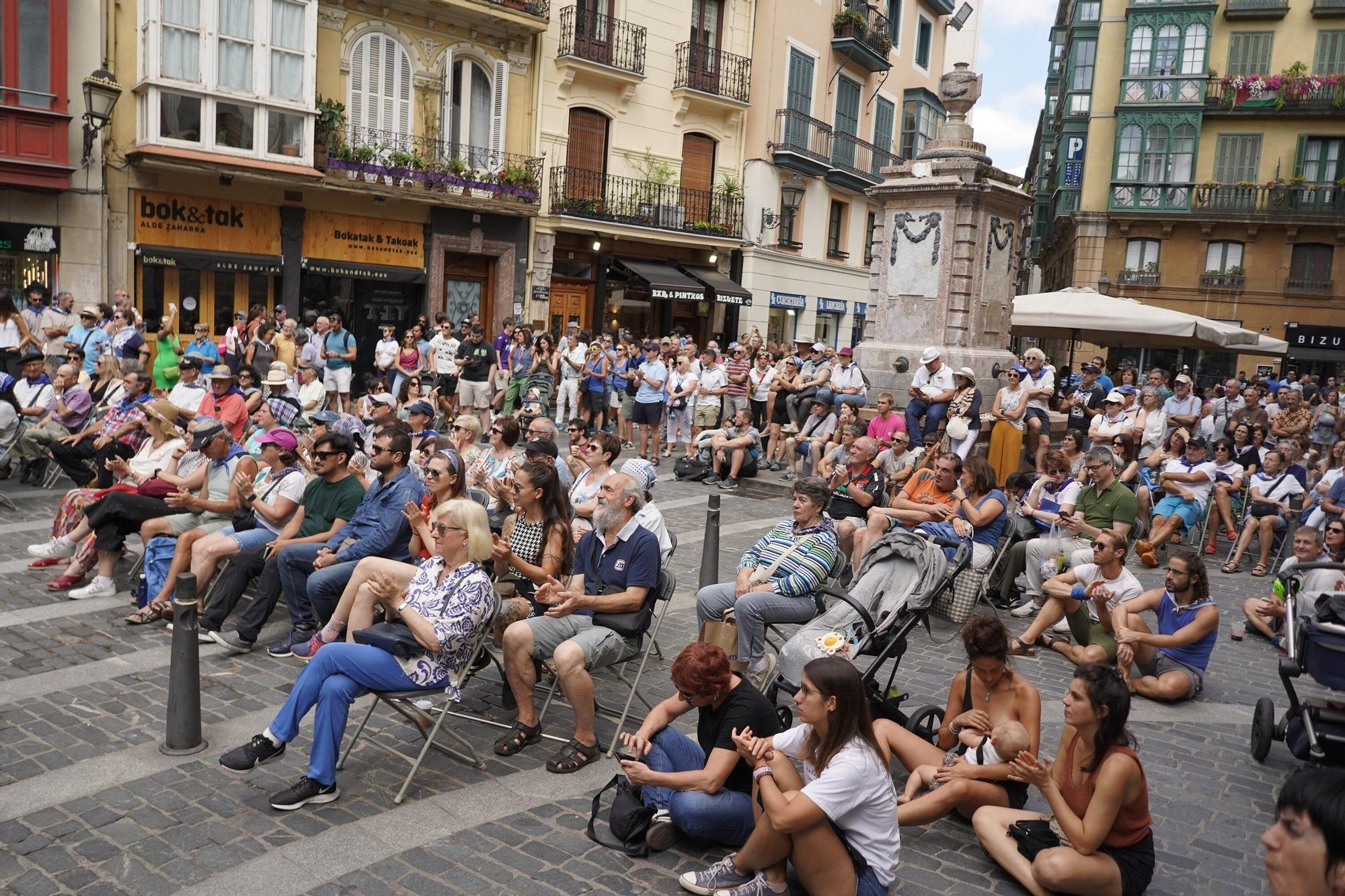 En imágenes: La penúltima sesión de bertsolaris en Aste Nagusia