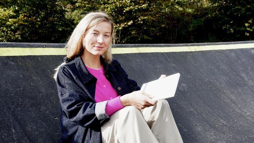 “Poesiak minutu batean mundu bat ireki diezazuke”