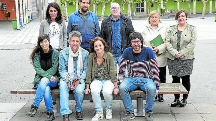 Arriba, de izquierda a derecha: Irene Latasa (edil Villava), Mikel Oteiza (alcalde Villava), Alfredo Arruiz (alcalde Huarte), Elena Vizcay (directora de ANNF) e Idoia de Carlos (edil Huarte). Abajo: Iratxe Guerra y Jon Etxeberria (ANNF), y los técnicos de