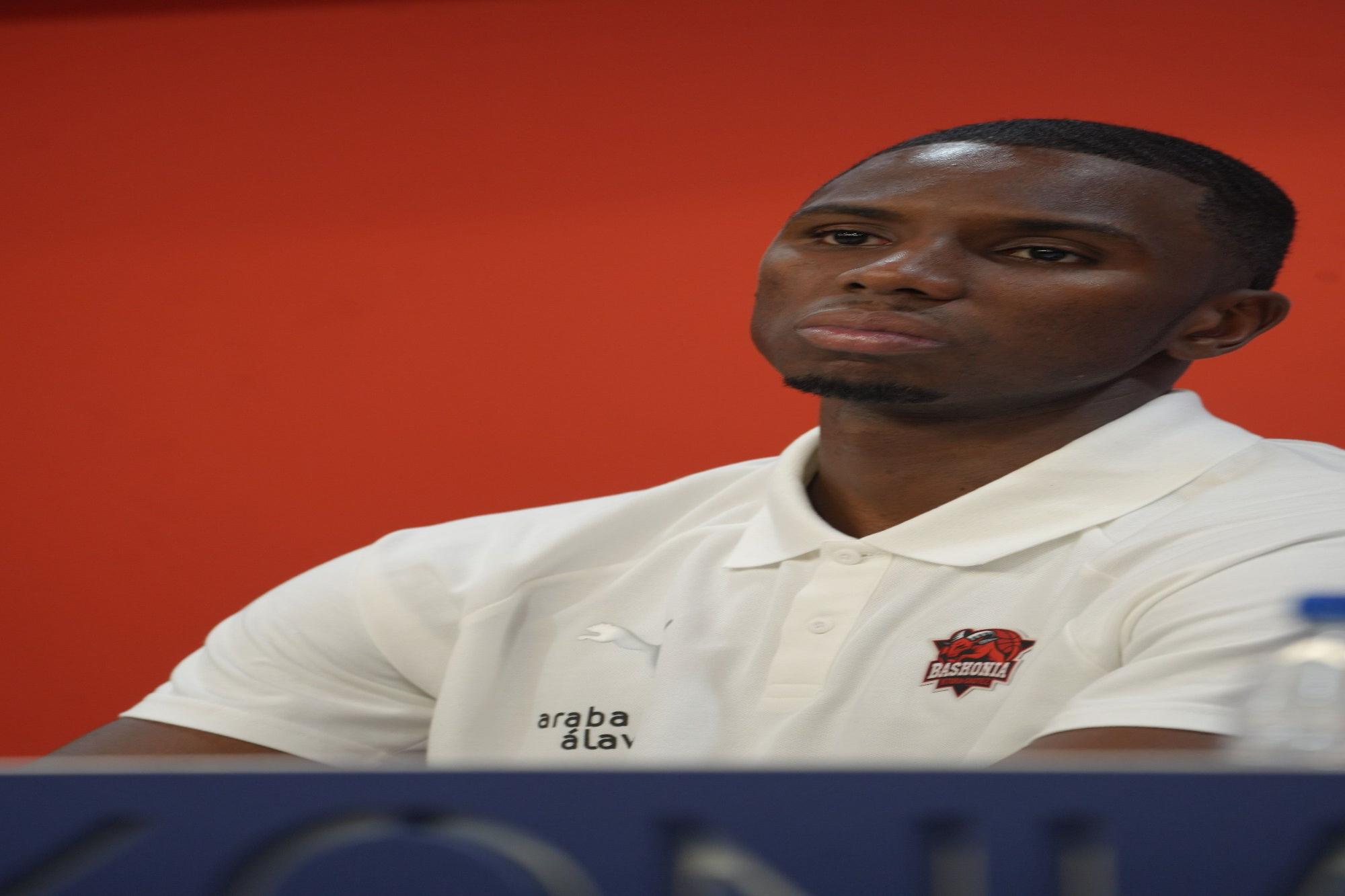 En imágenes: Presentación de Diallo como jugador del Baskonia