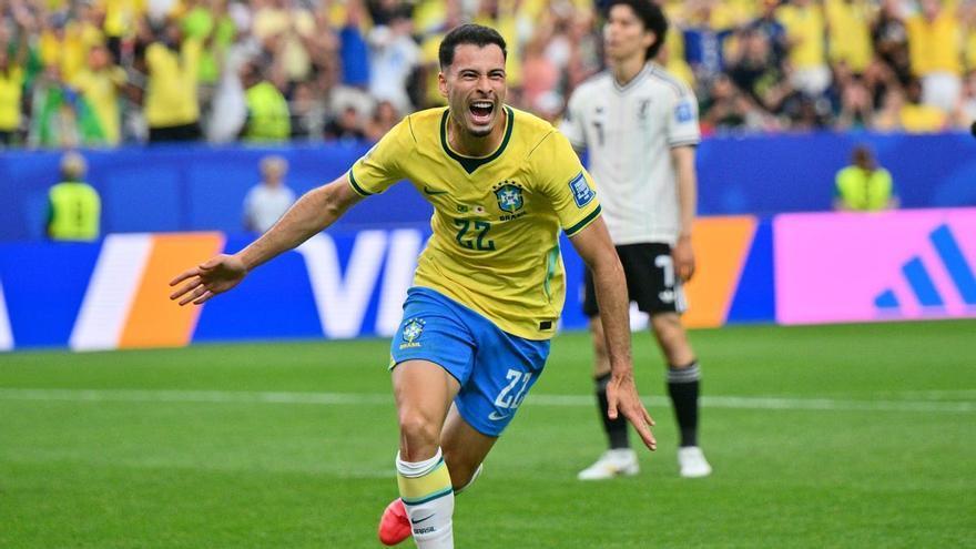 Martinelli da un agónico pase octavos a Brasil