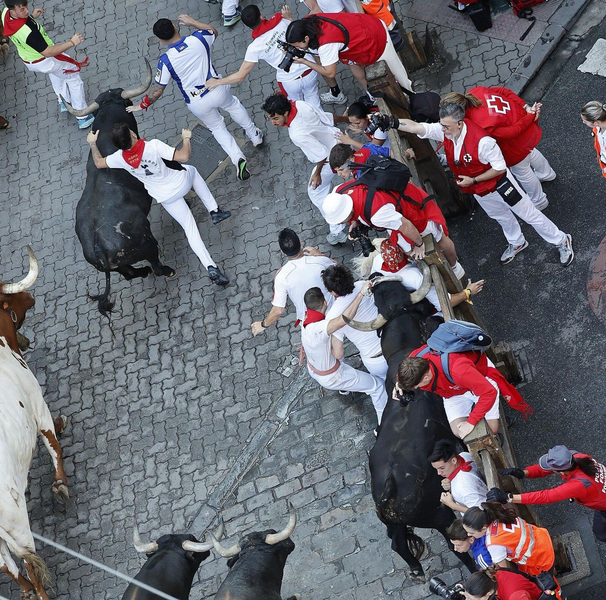 Fotos del octavo encierro de San Fermín con toros de Miura