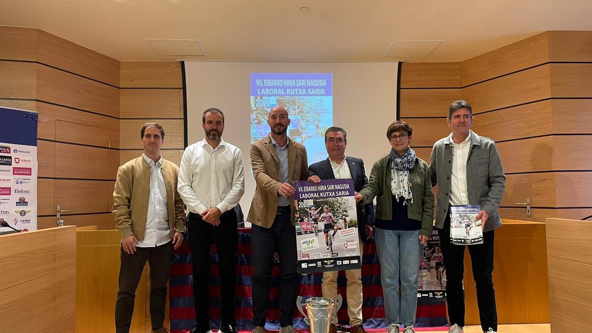 Presentación de la sexta edición de la prueba en el salón de plenos del ayuntamiento de Eibar.
