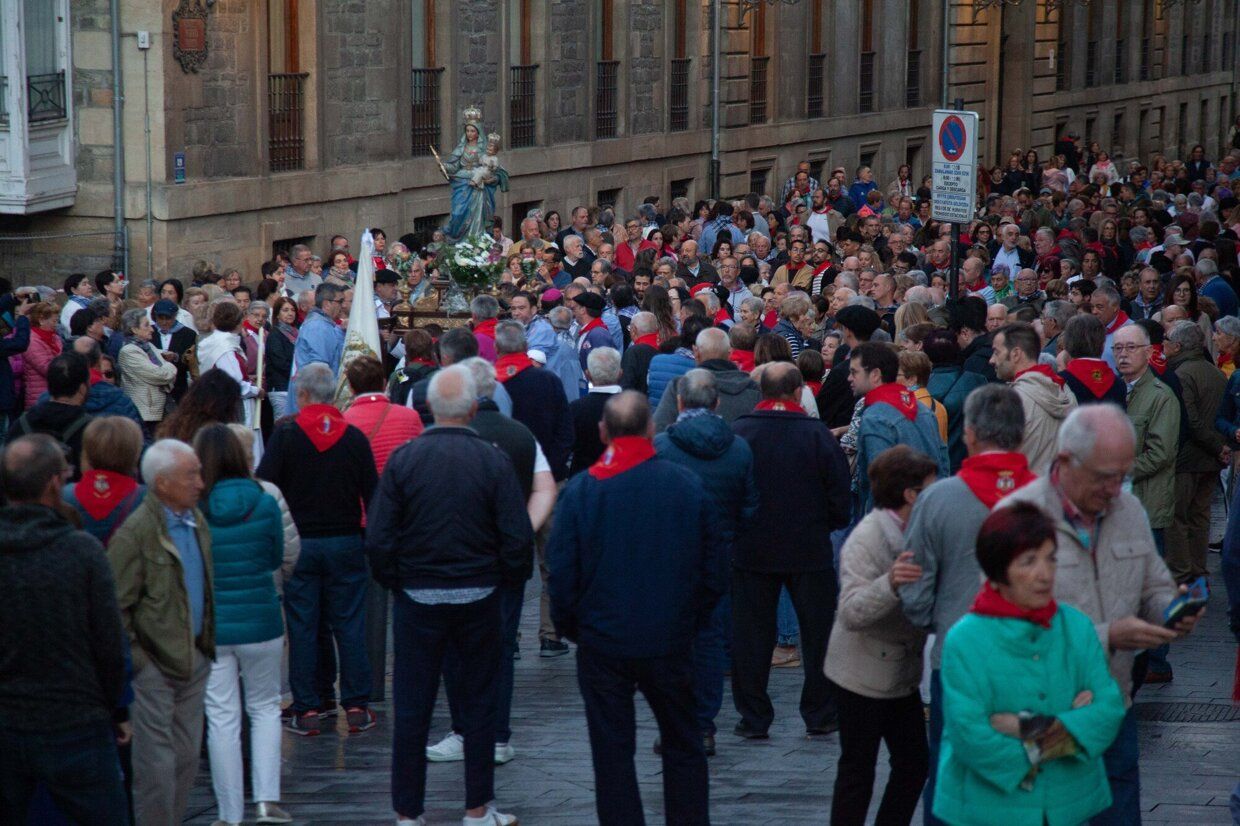 Primeros instantes de la procesión, en Mateo Moraza