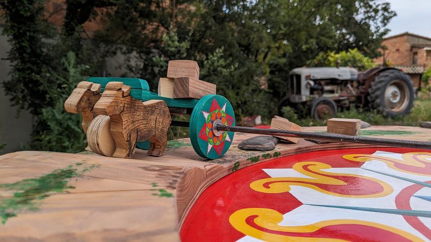 La instalación ‘Arrels’, del grupo Toc de Fusta, abre ‘Ezpeleta en juego’, la oferta lúdica para público infantil