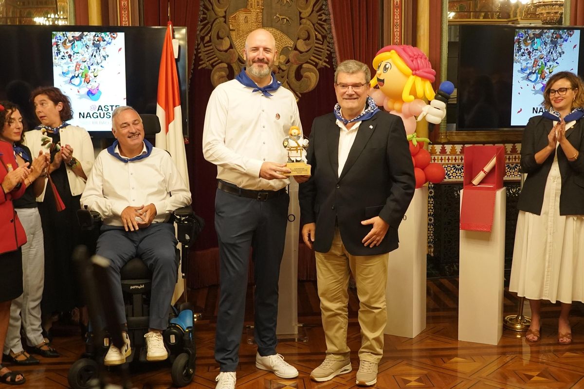Recepción a la sociedad bilbaina en el Ayuntamiento de Bilbao