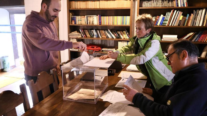 Los concejos de Álava votan en su &#039;superdomingo&#039; electoral en jornada que, de momento, transcurre &quot;tranquila&quot;