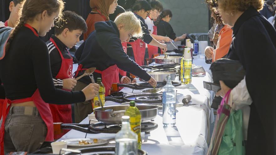El bacalao reina en el inicio de las fiestas de San Andrés en Eibar
