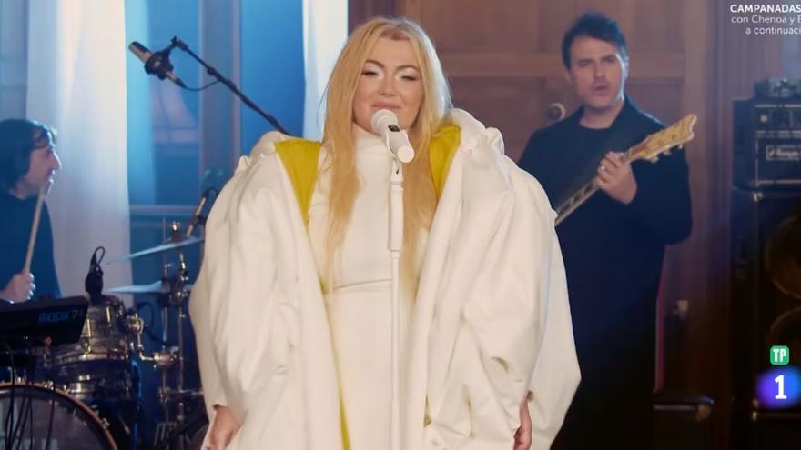 La nueva canción de La Oreja de Van Gogh y el look de Amaia Montero llenan las redes de memes: “Parece una palomita”