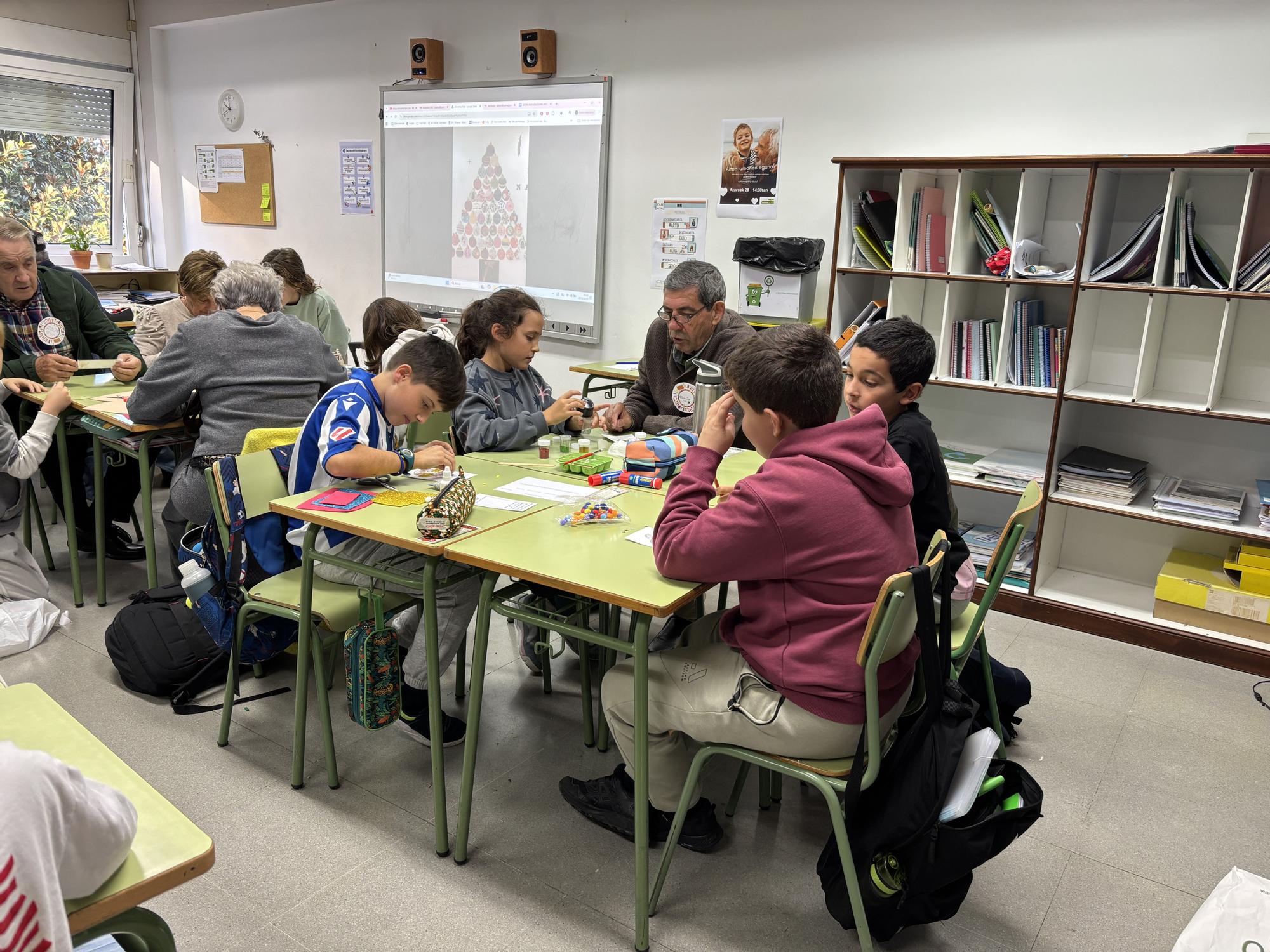 Así fue el Aiton-Amonen Eguna de Ama Guadalupekoa Ikastetxea de Hondarribia