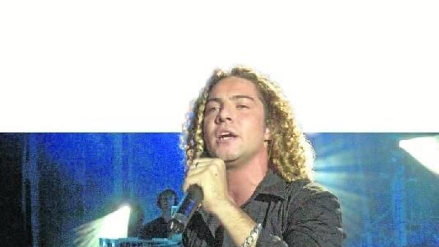 El cantante almeriense David Bisbal, durante uno de sus conciertos en el BEC de Barakaldo.