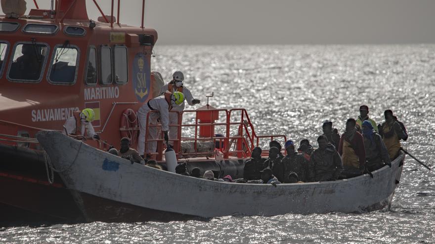 Cuatro fallecidos en un cayuco con mas de 70 migrantes que se quedó sin víveres a 16 millas de El Hierro
