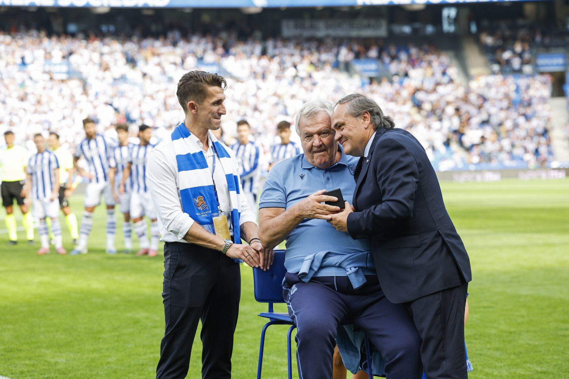 Anoeta homenajea a John Toshack