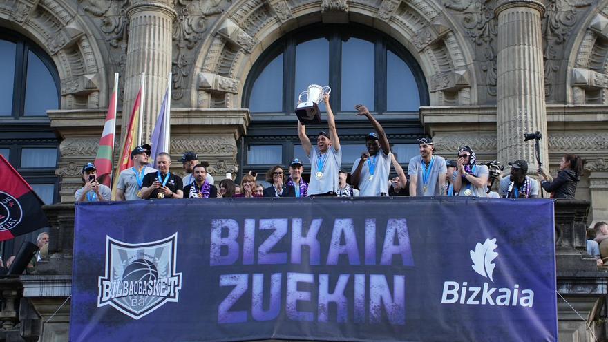 Elixabete Etxanobe: "Es un orgullo tener un embajador como el Bilbao Basket"