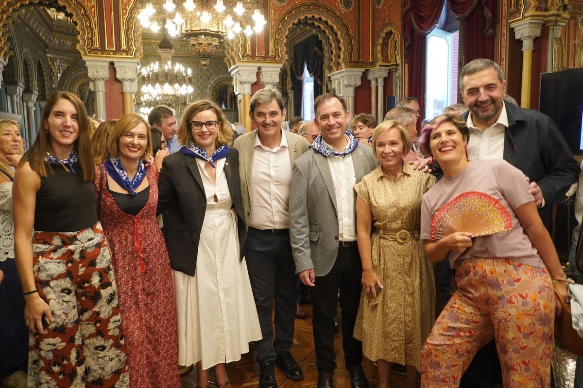 Recepción a la sociedad bilbaina en el Ayuntamiento de Bilbao