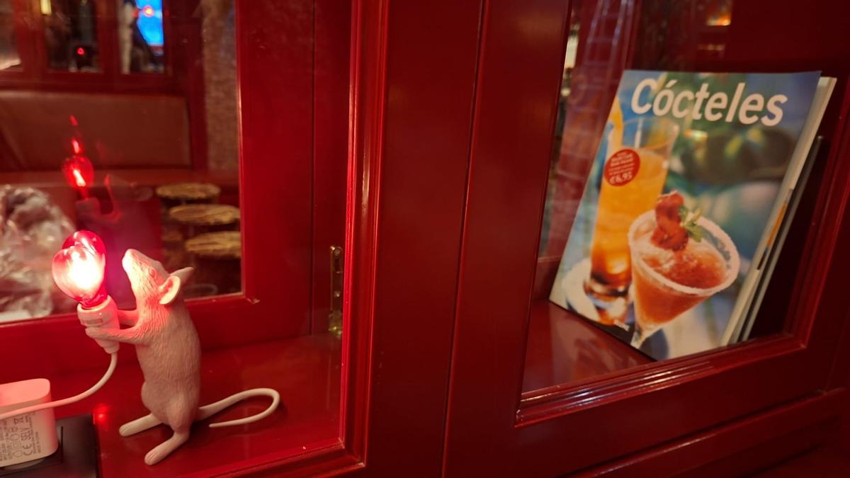 Detalles de la decoración de la discoteca recién inaugurada en Bilbao.