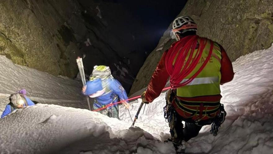 Fallece un montañero de 63 años tras sufrir una caída en el pico Almanzor (Ávila)