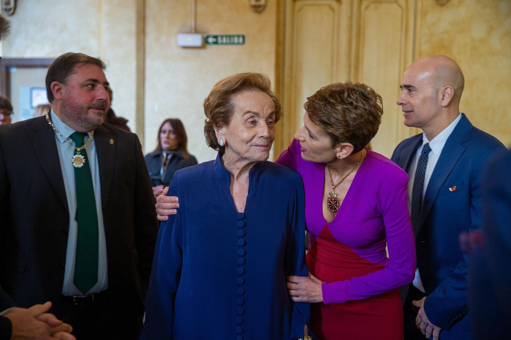 Fotos de la entrega de la Medalla de Oro de Navarra a Manuel Torres a título póstumo