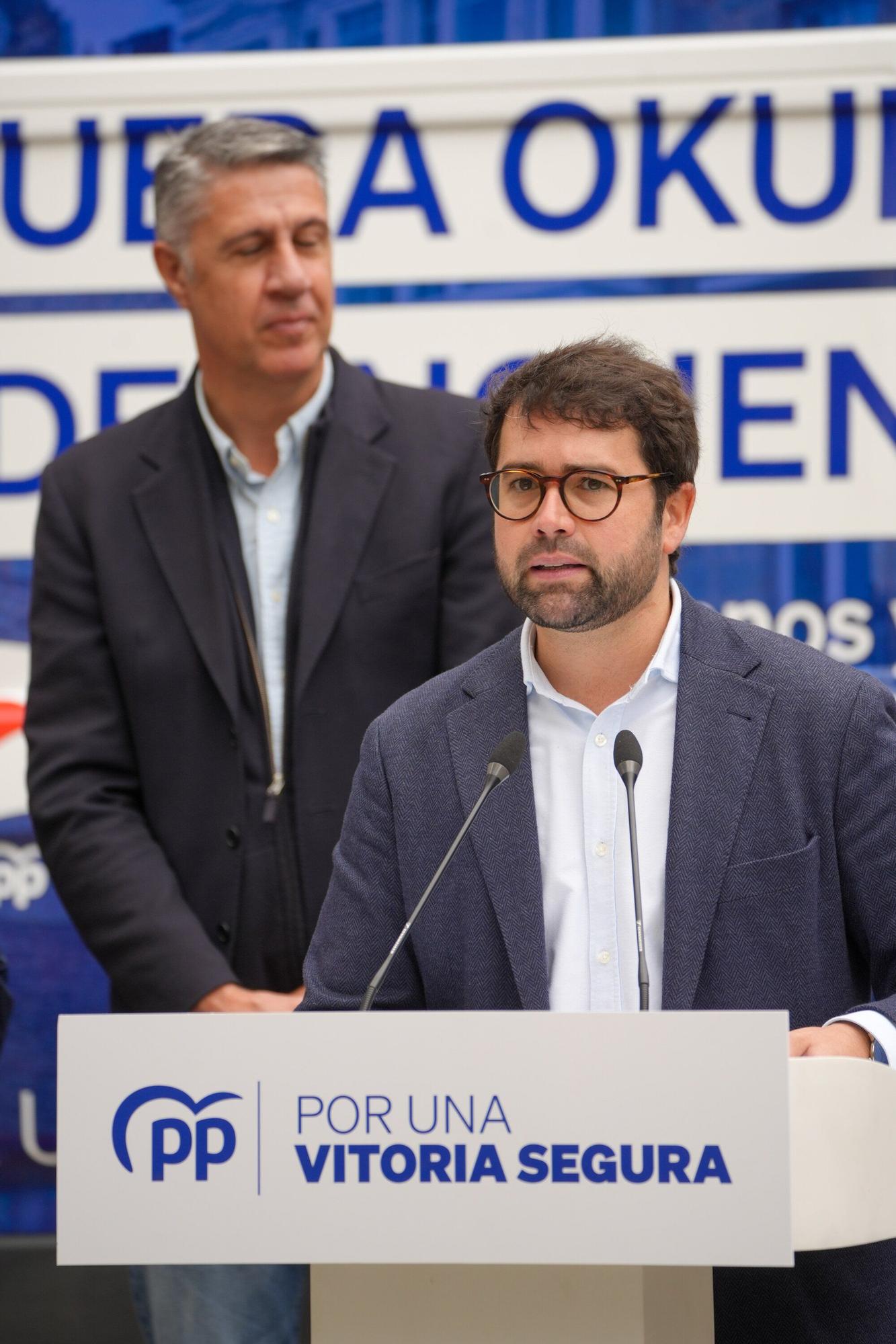García Albiol apoya en Vitoria la campaña del PP "contra okupas y delincuentes"
