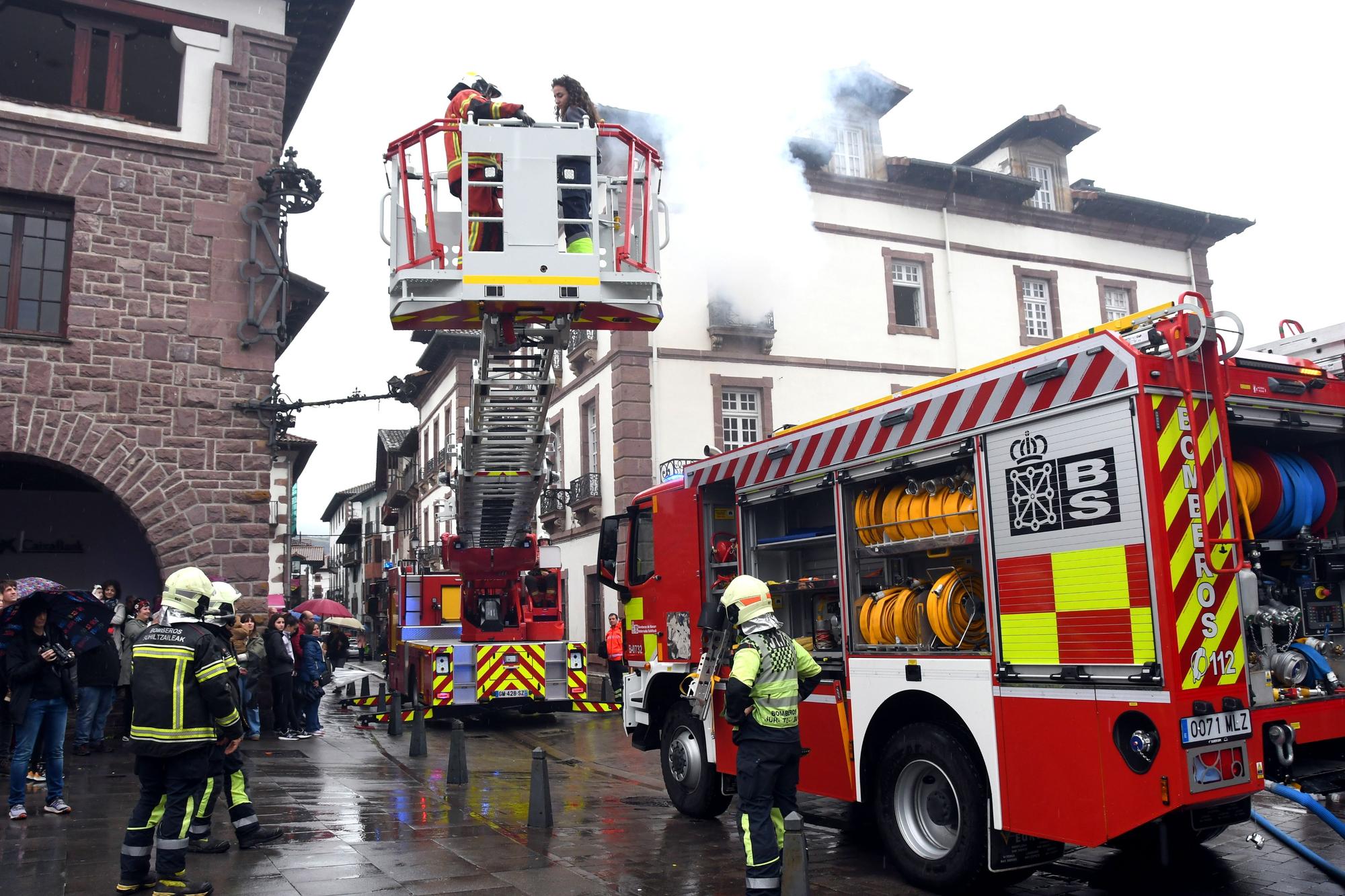 Las sirenas rompen el silencio de Elizondo