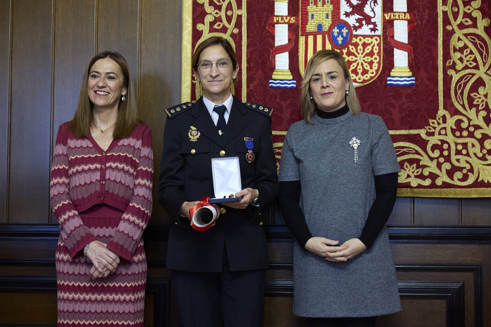 Imágenes del acto de entrega de las medallas de Cruz de la Orden de Isabel la Católica y del mérito de Protección Civil