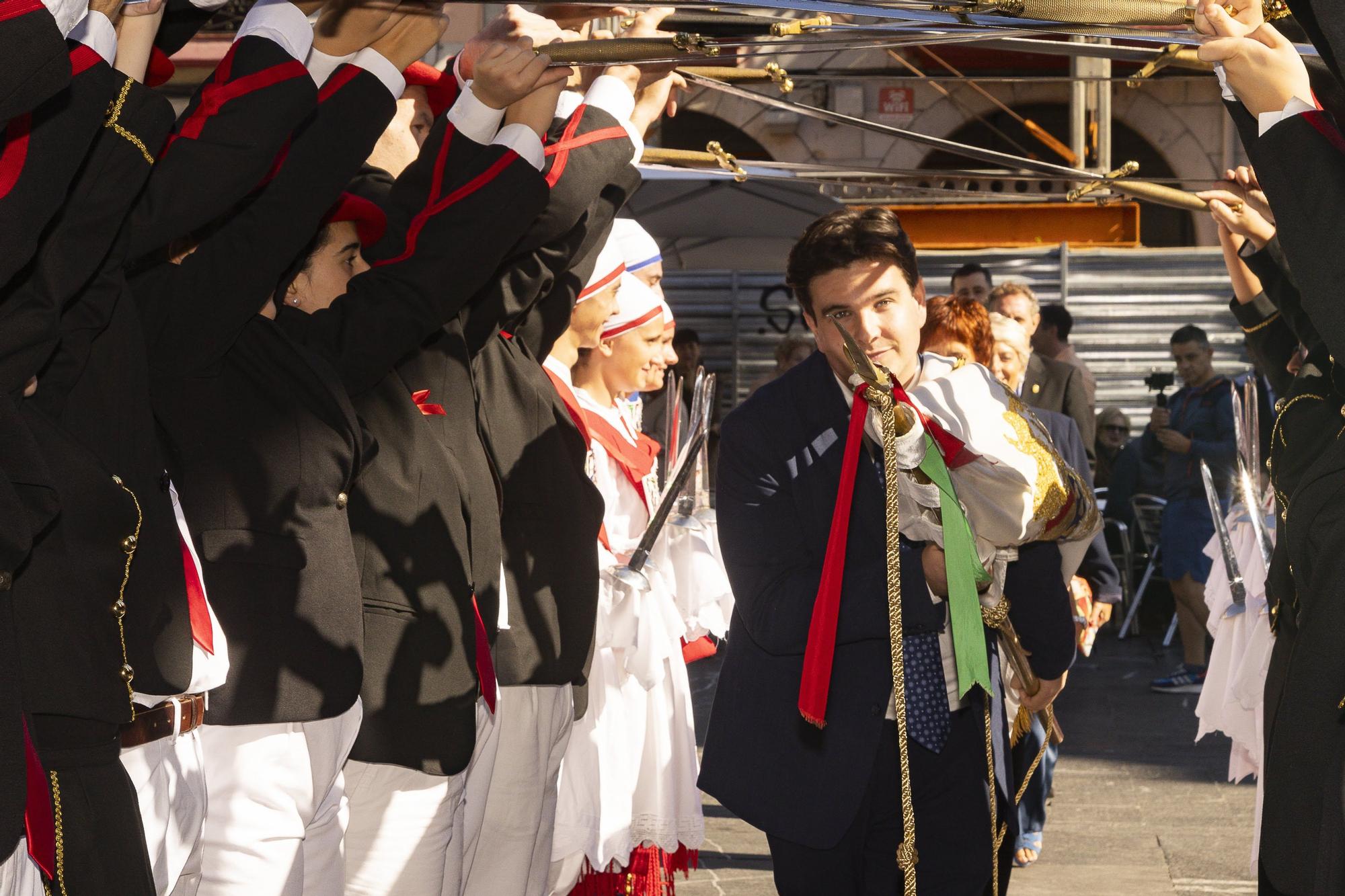 Elgoibar baila al ritmo de las espadas de la celebración de la Virgen del Rosario