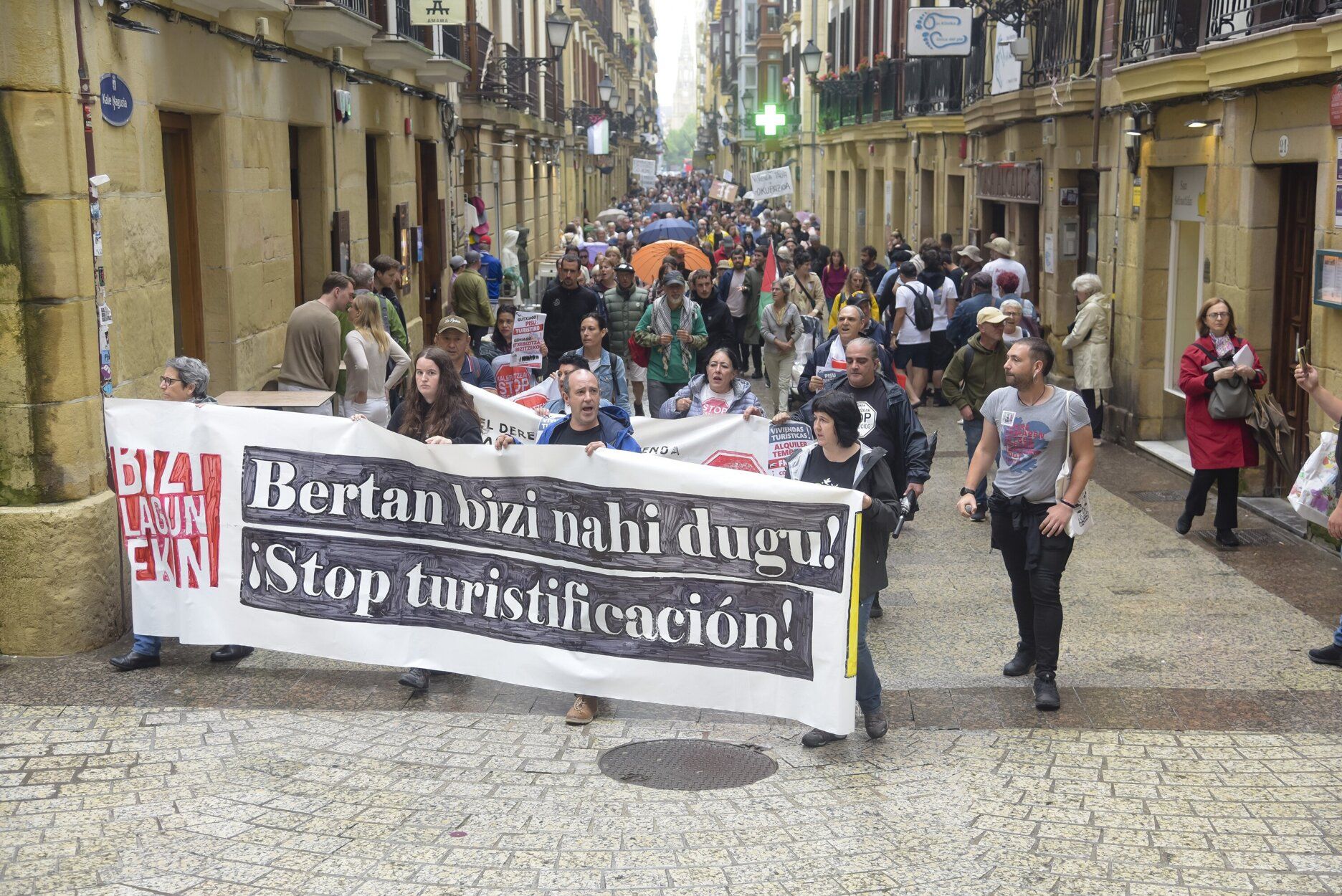 Donostia sale a la calle para protestar en contra de la turistificación