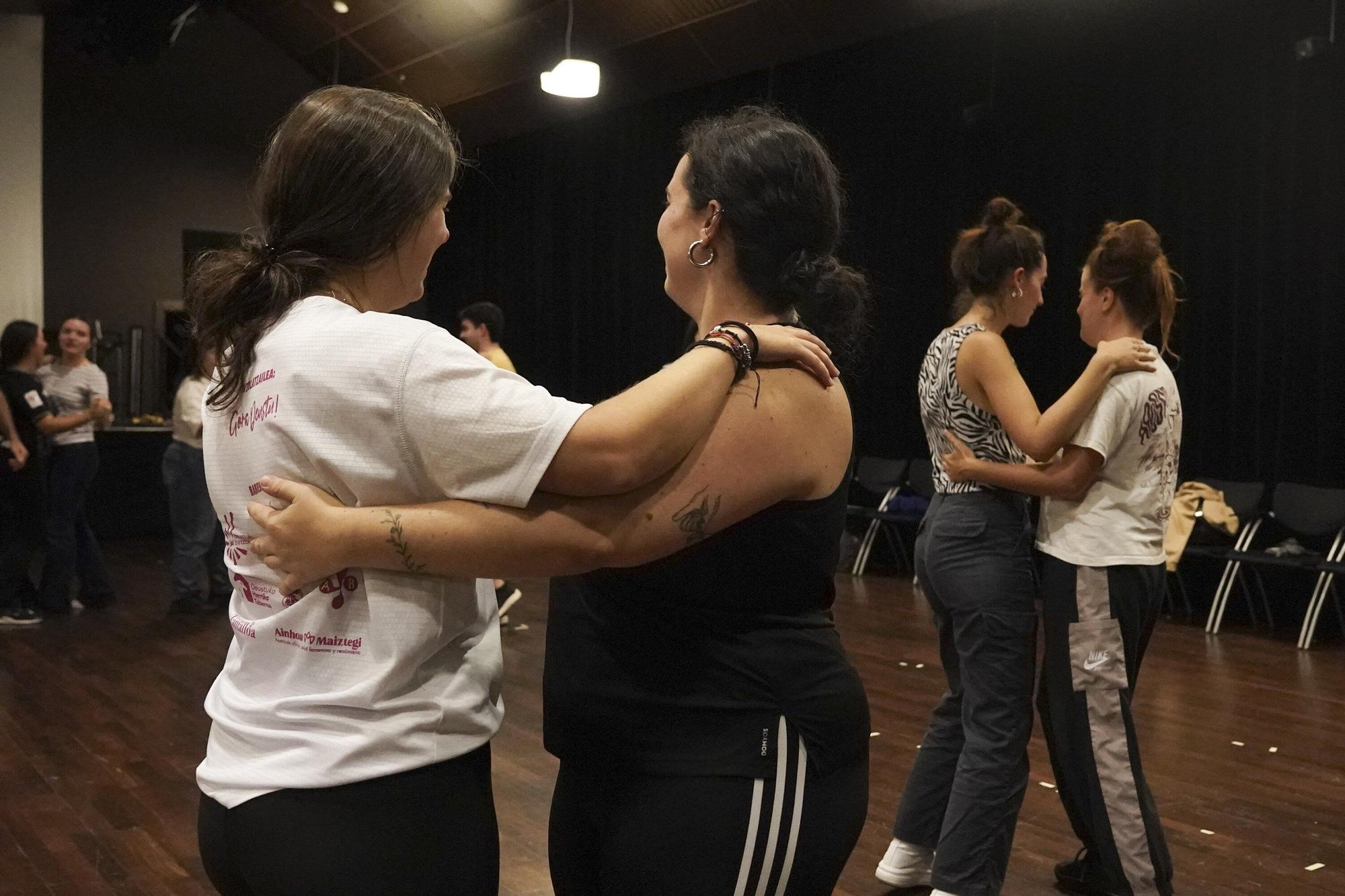 Aiko Taldea pone a danzar a la juventud