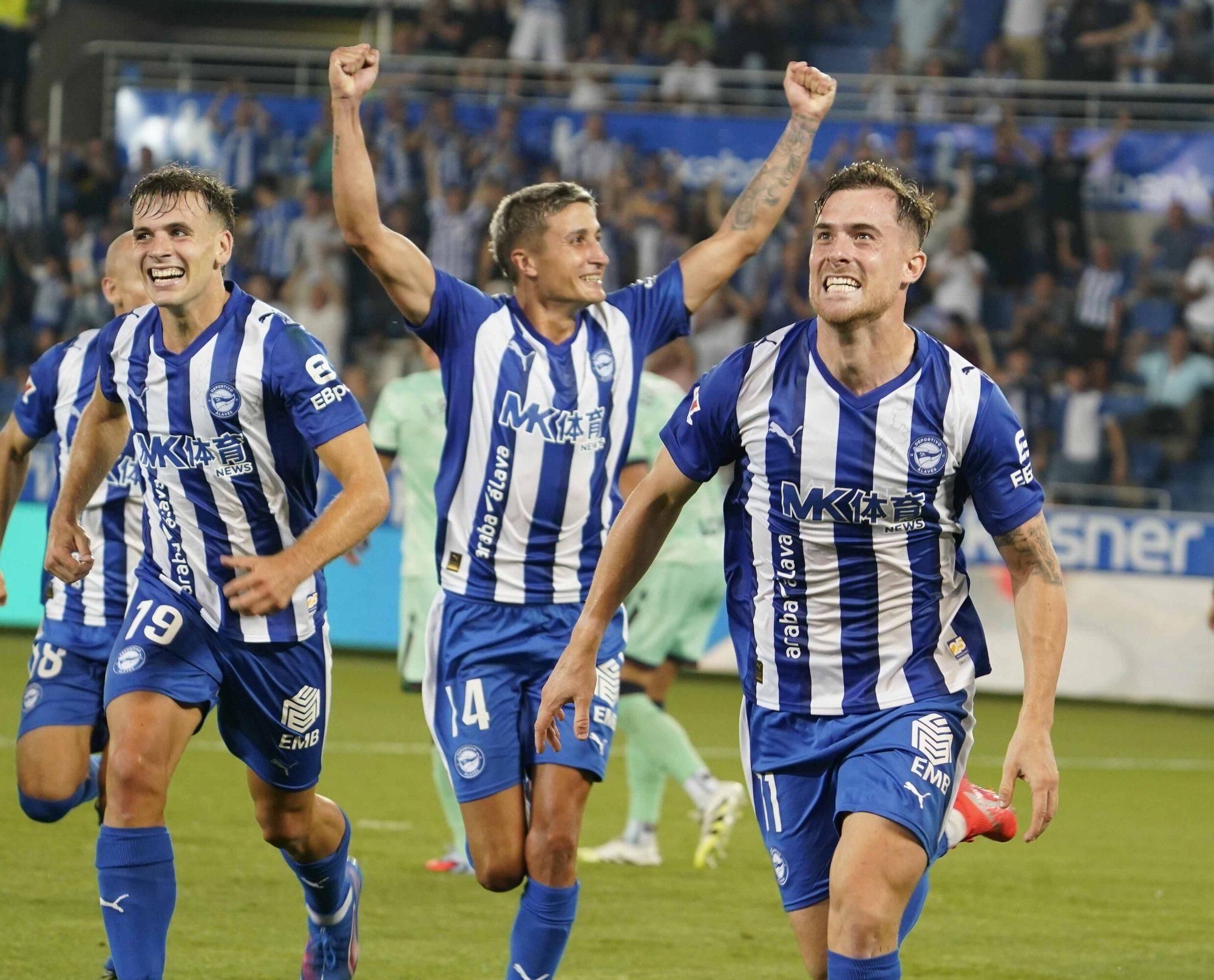 En imágenes: Así está siendo el debut liguero del Alavés contra el Levante