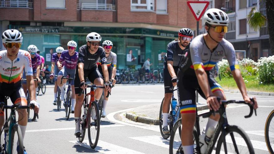 Iñaki López sonríe de nuevo en Elburgo al sprint