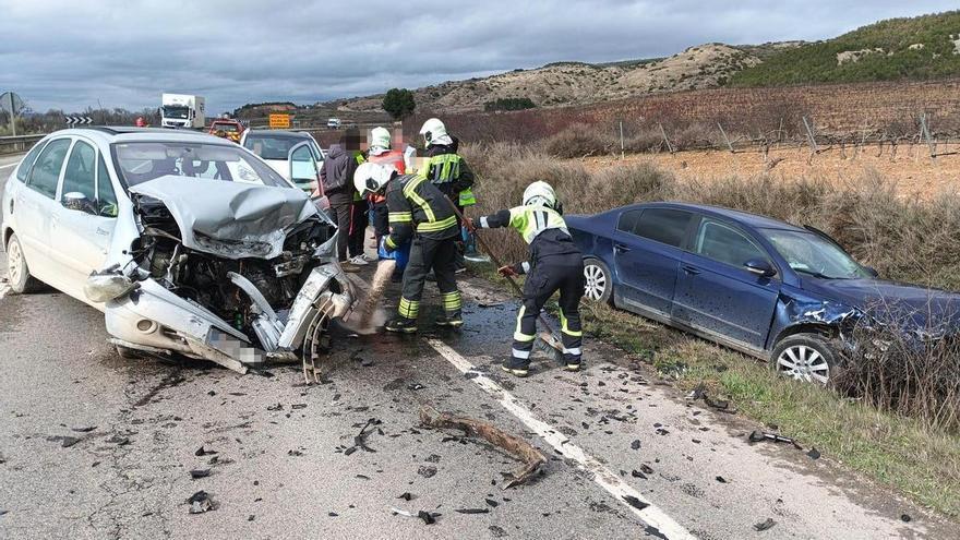 Cuatro heridos en un choque entre dos vehículos en la NA-134 a la altura de Azagra