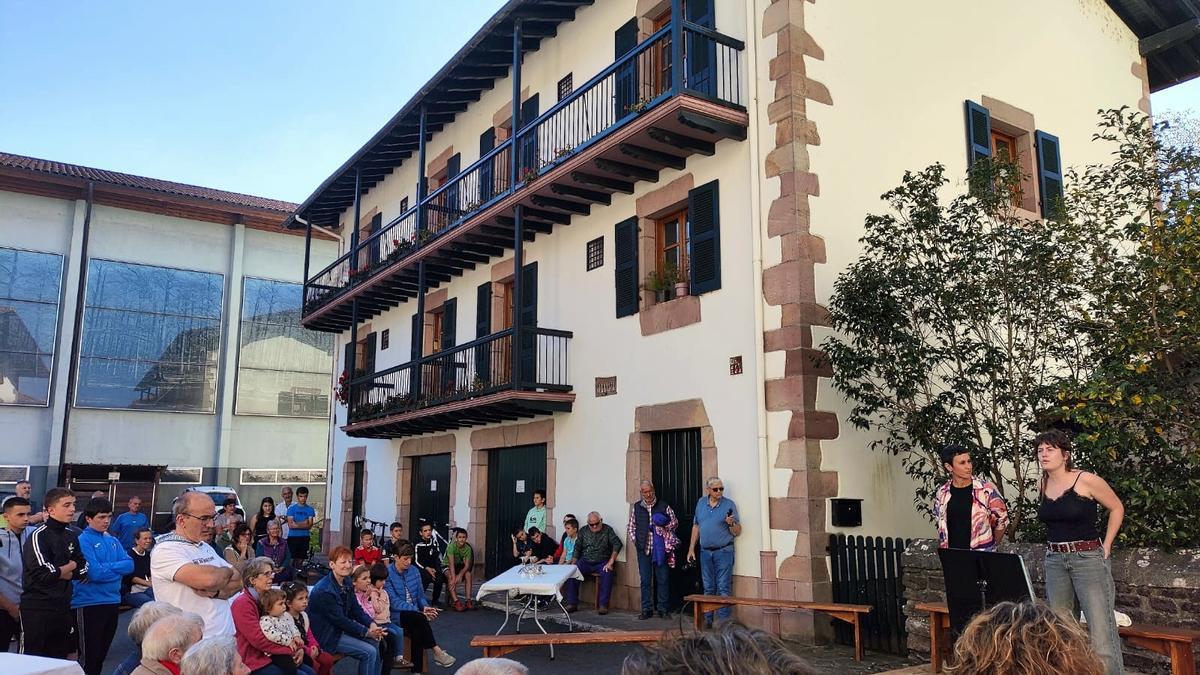 No faltaron las bertsolaris en el acto de agradecimiento