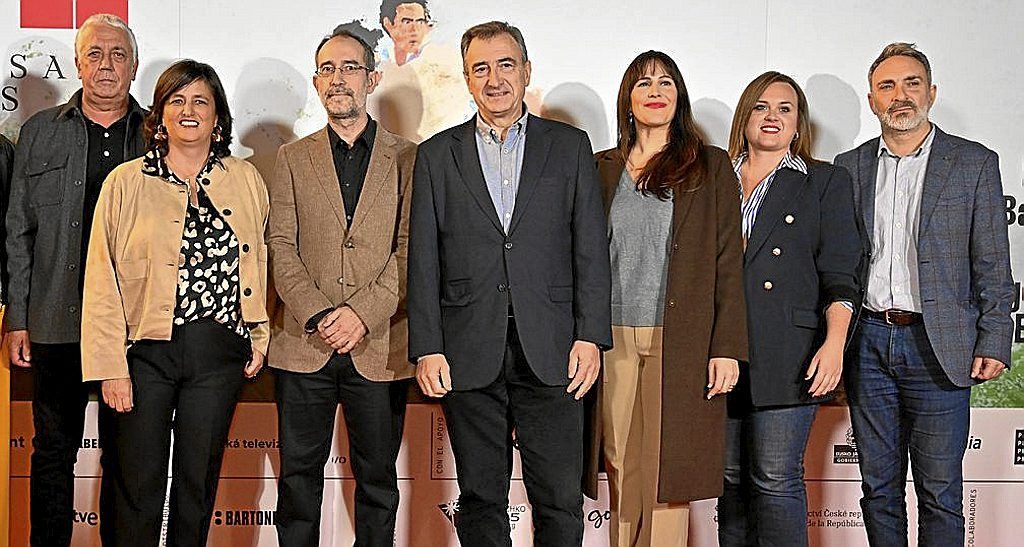 Anton Gandarias, Begoña de Ibarra, Unai Egia, Aitor Esteban, Leixuri Arrizabalaga, Naroa Atxeno e Isaac Amezaga.