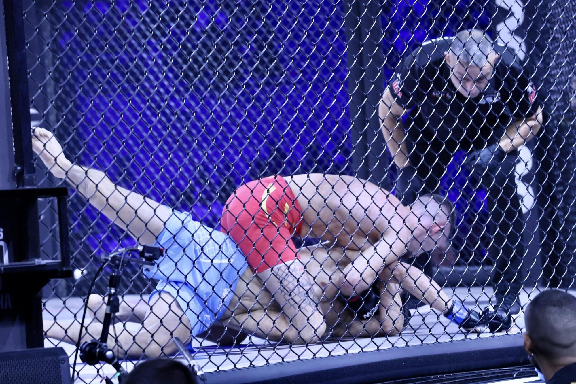 En imágenes: El Buesa se rinde al MMA con Topuria como estrella