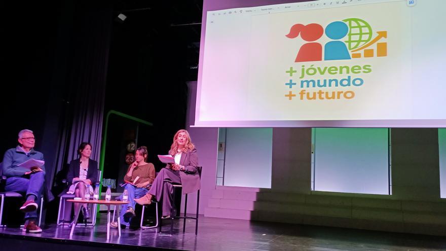 El alumnado del IES Navarro Villoslada analiza el problema de la vivienda en su primera jornada de desafíos globales