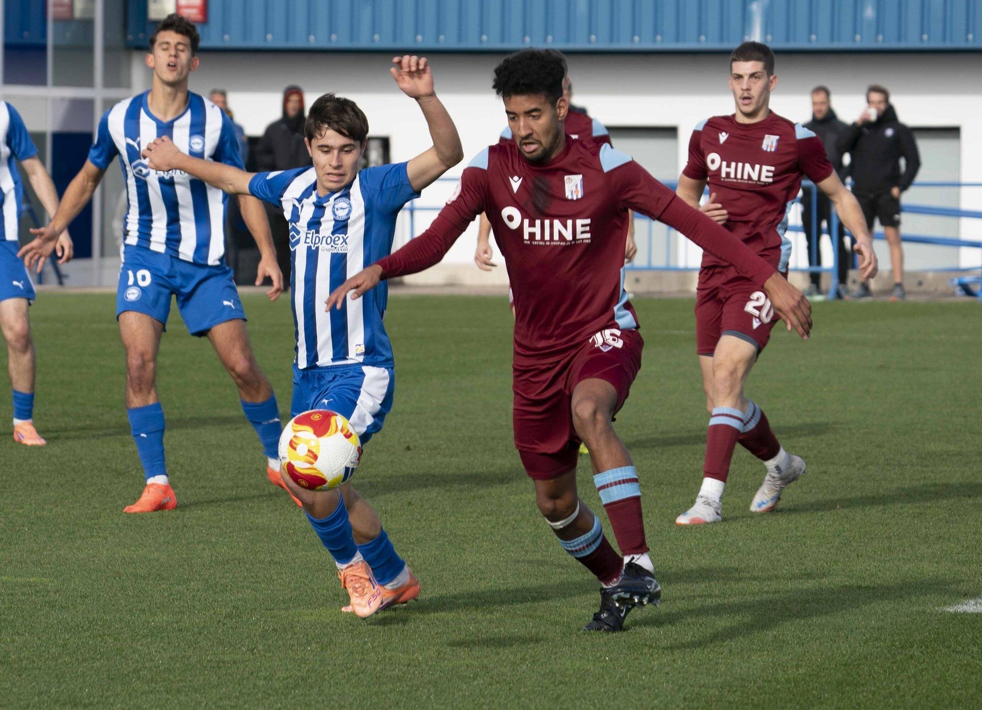 En imágenes: El 'Miniglorias' vence al Beasain en Ibaia