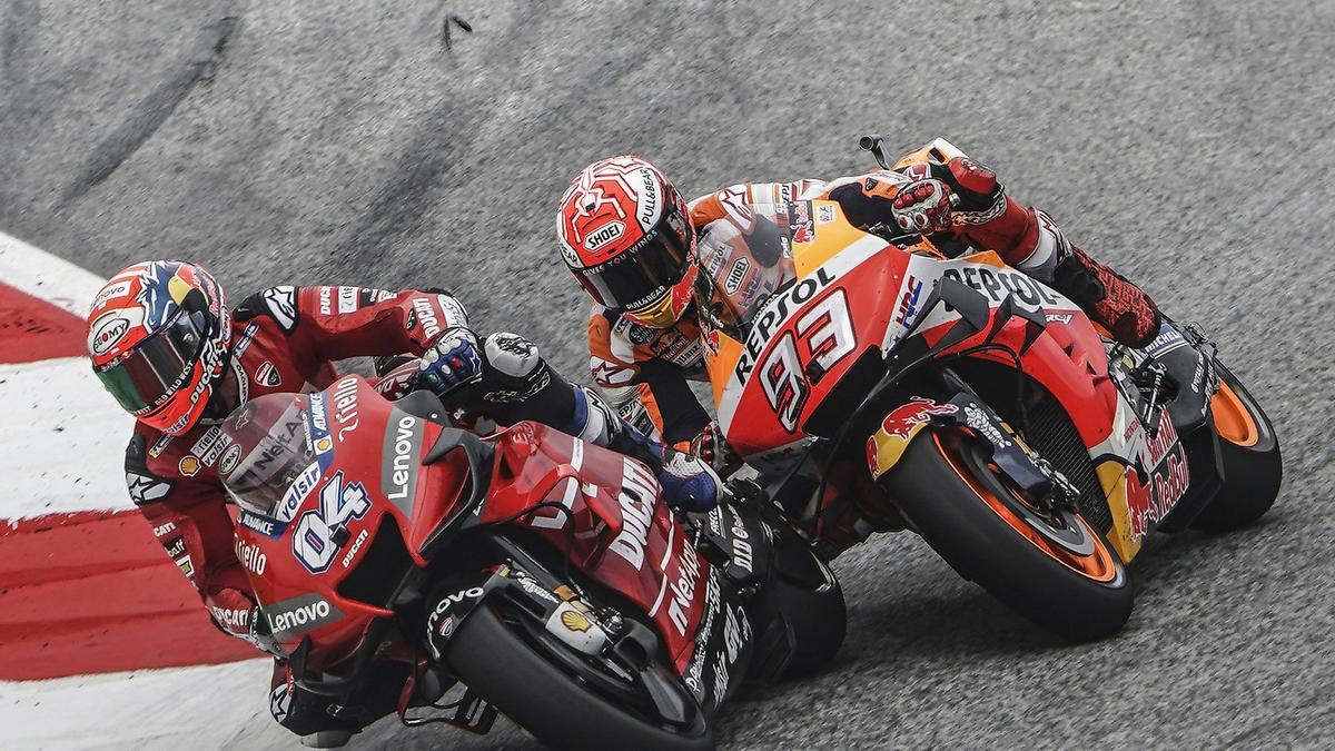 Andrea Dovizioso, con la Ducati, por delante de Marc Márquez, con la Honda.