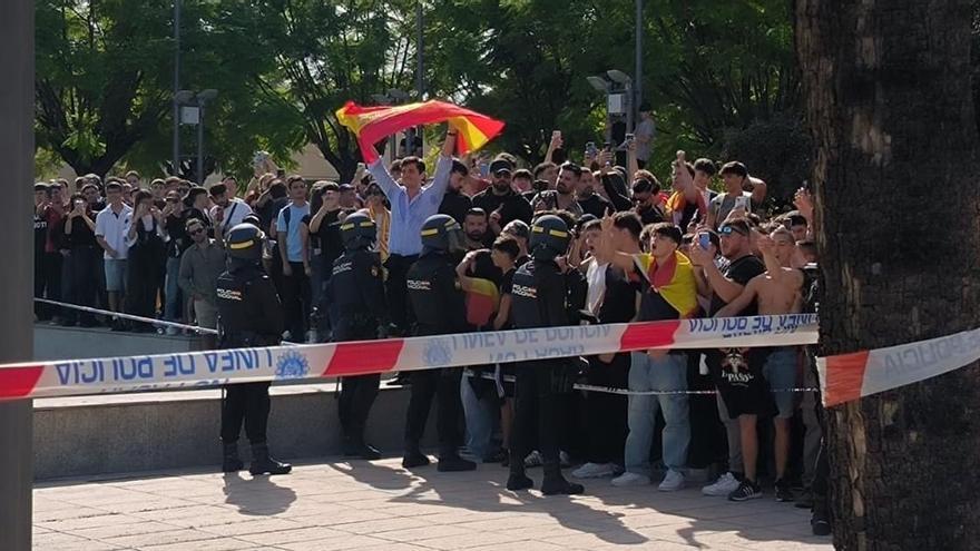 Amplio despliegue policial para evitar incidentes en uno de los actos no autorizados de Vito Quiles.