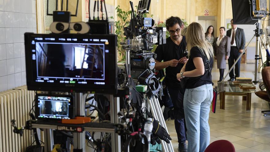 Fotos de la visita institucional al rodaje de la serie 'El marqués'