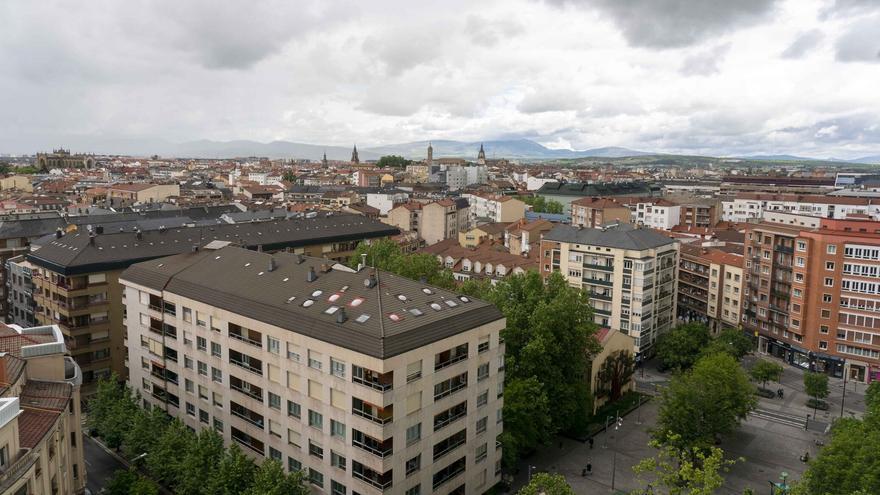 Alertan del desahucio de una familia con un menor a su cargo de una vivienda del centro de Vitoria